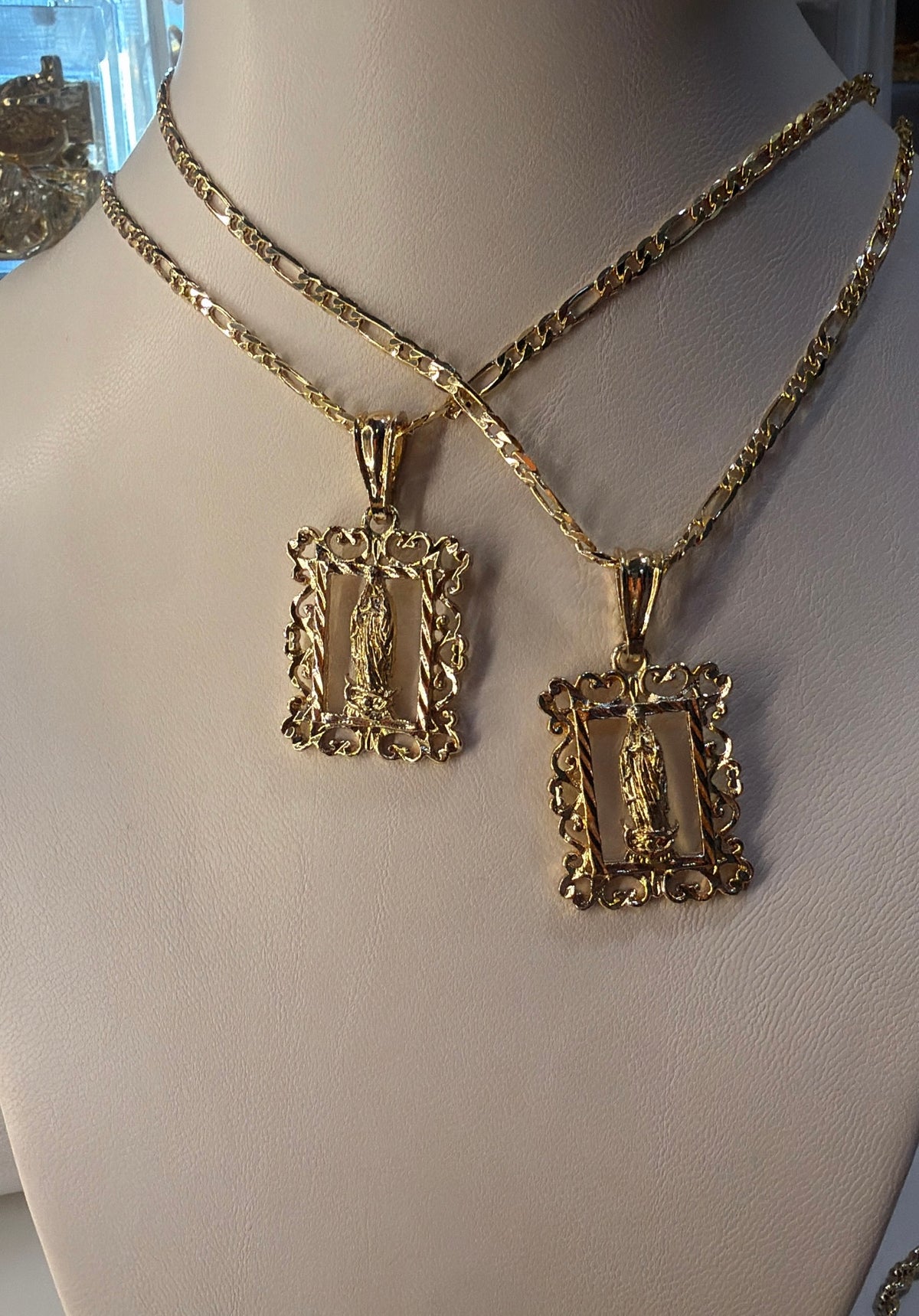 Dulce Maria chain