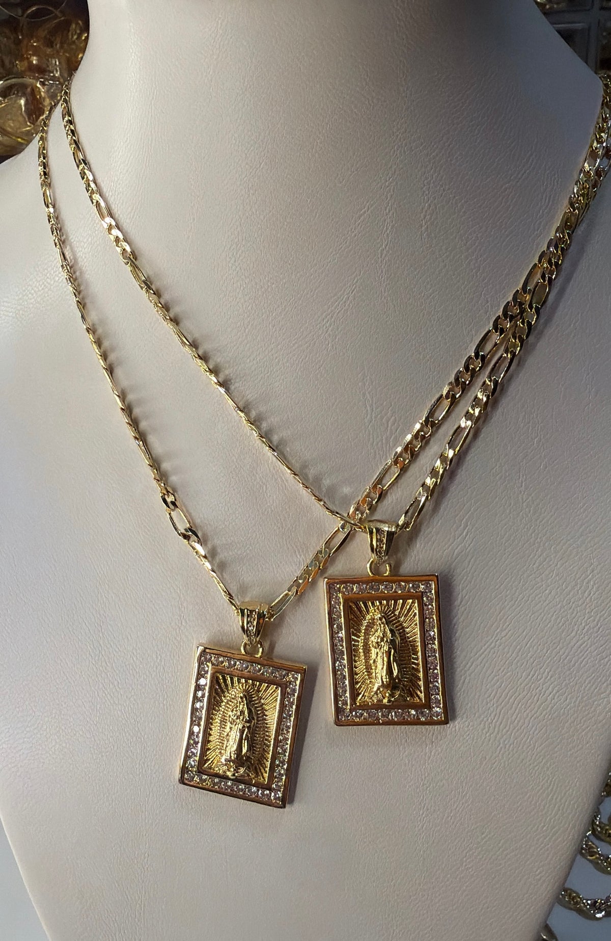 Virgen ofrenda chain