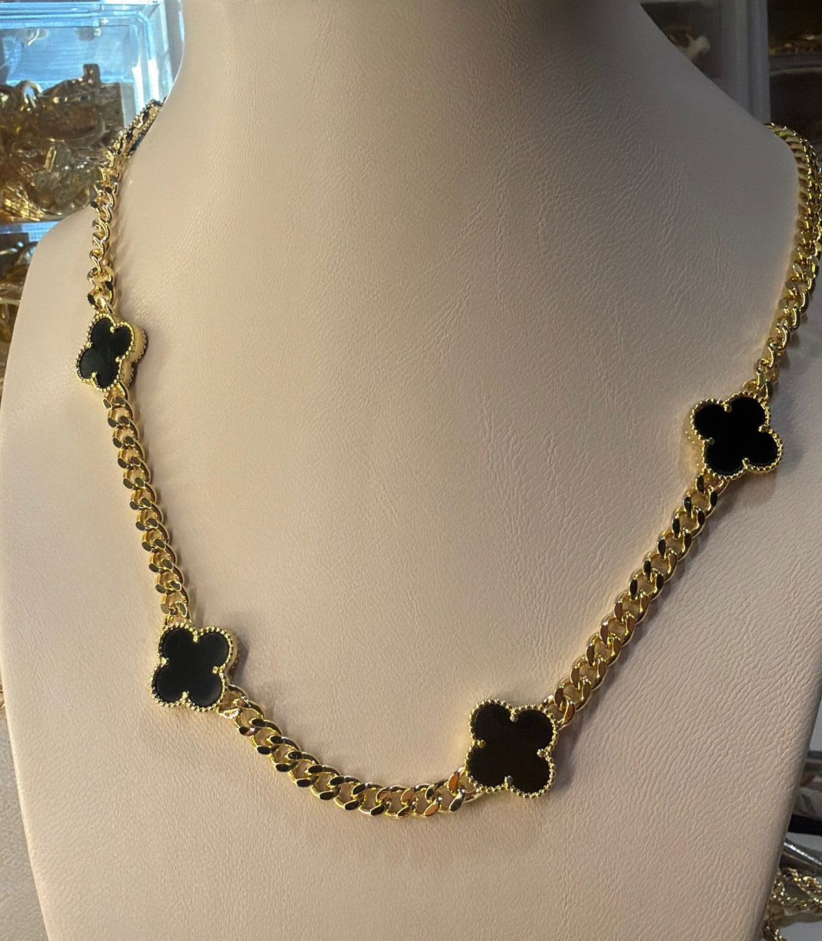 Black suerte chain