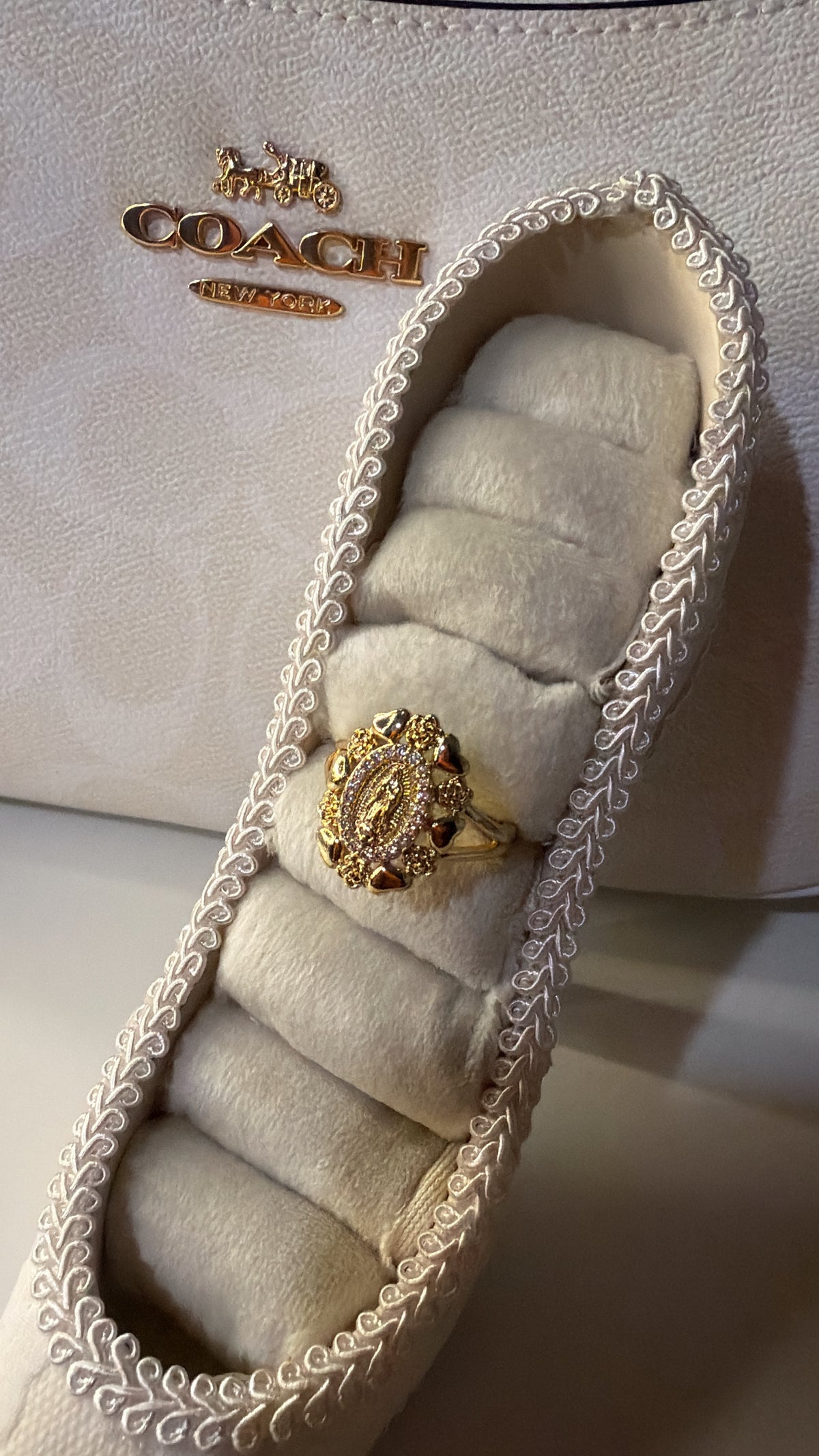 Virgen hearty ring