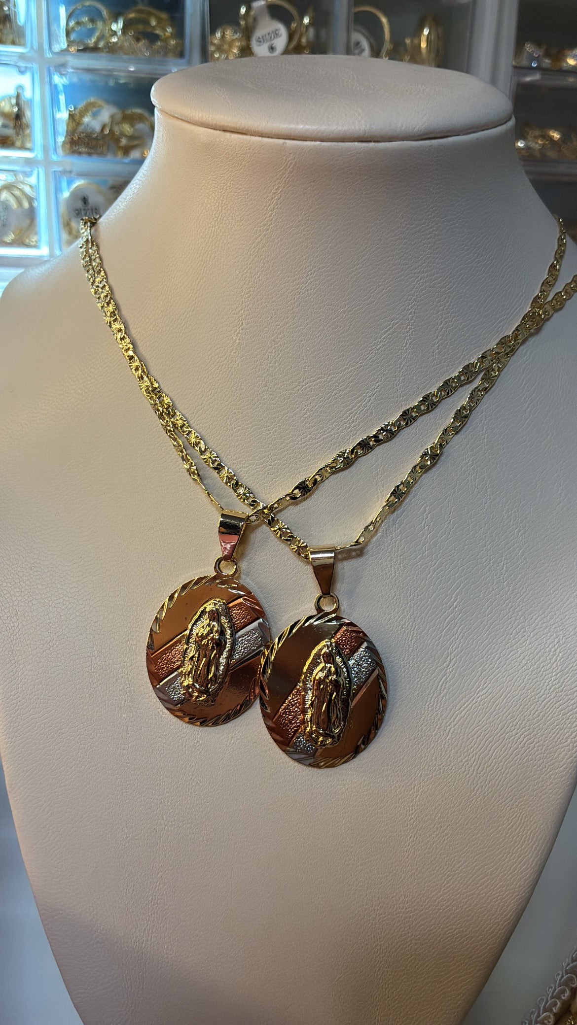 Virgen tricolor necklace
