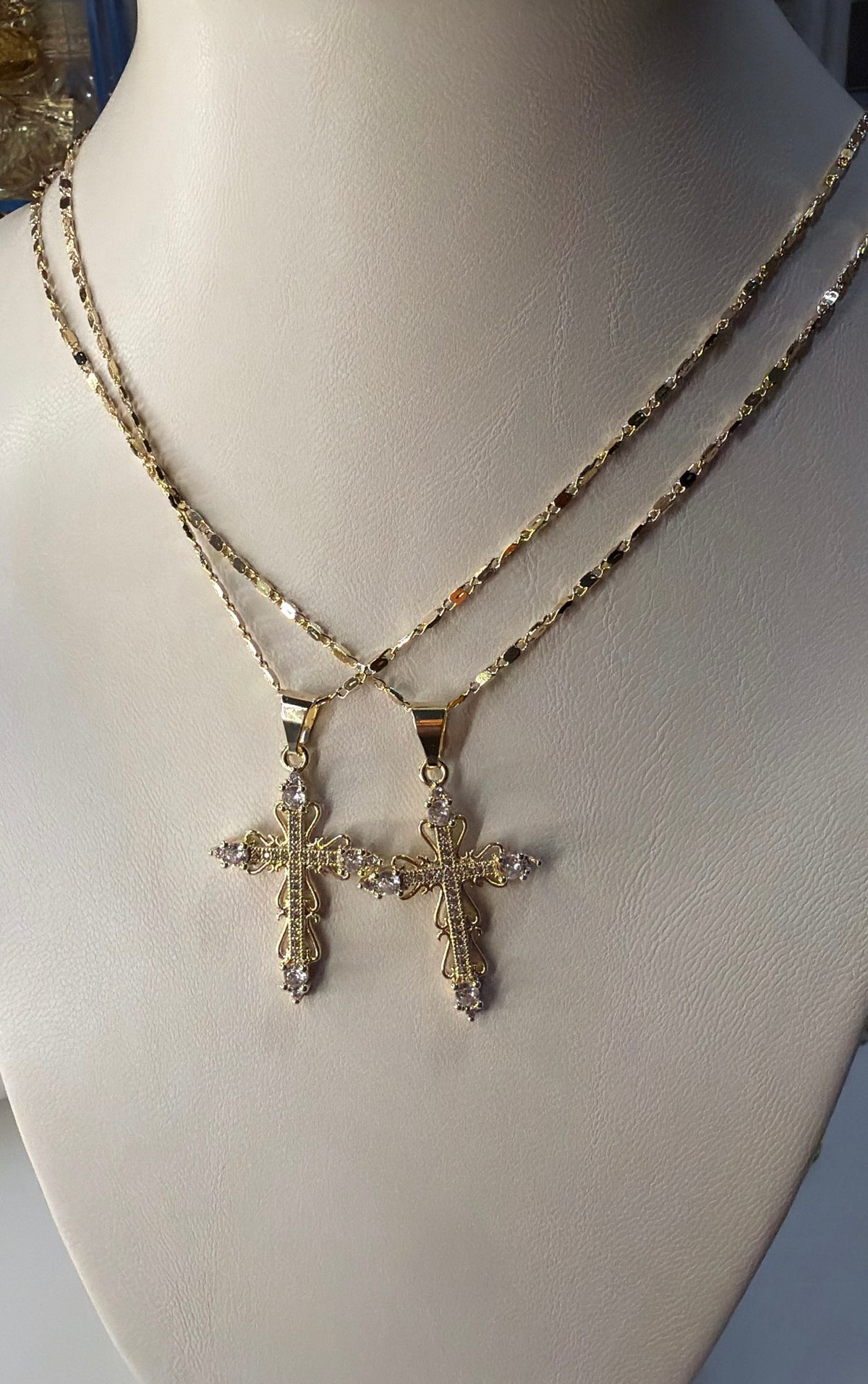 Pretty sparkly cross chain