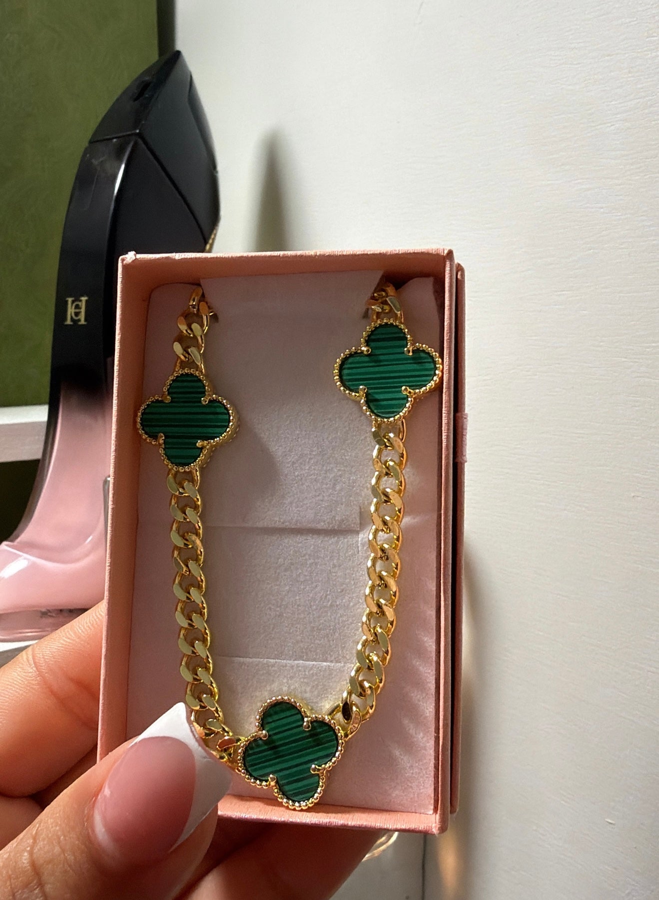 Green suerte chain