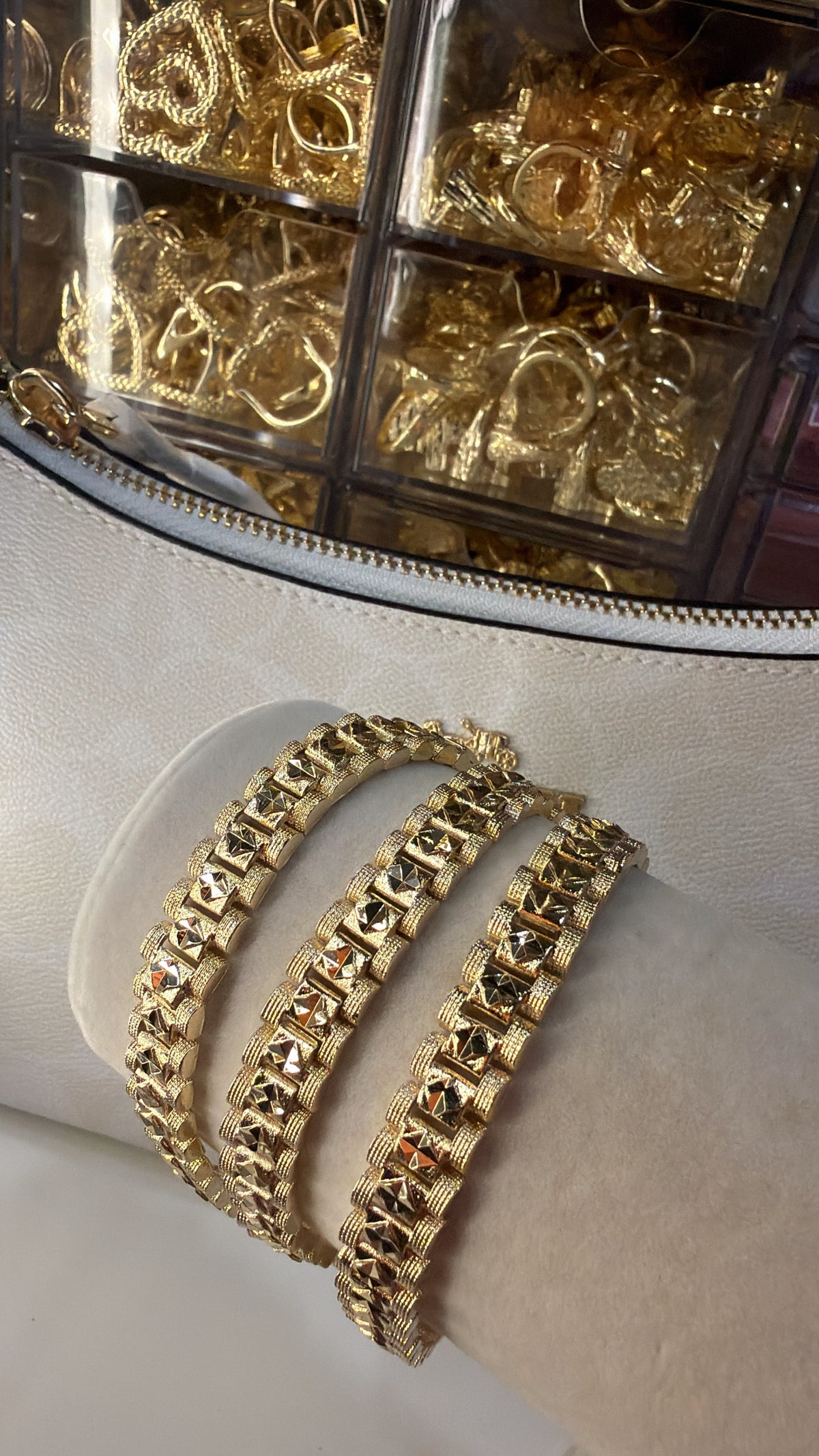 Thick chain bracelet