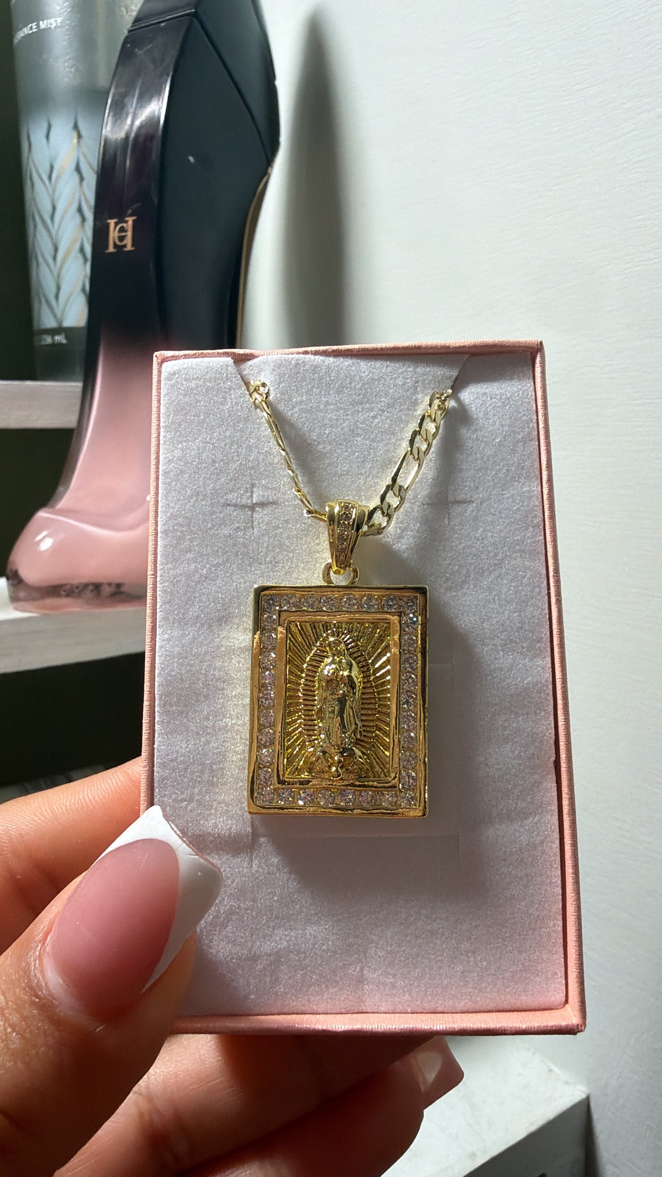 Virgen ofrenda chain
