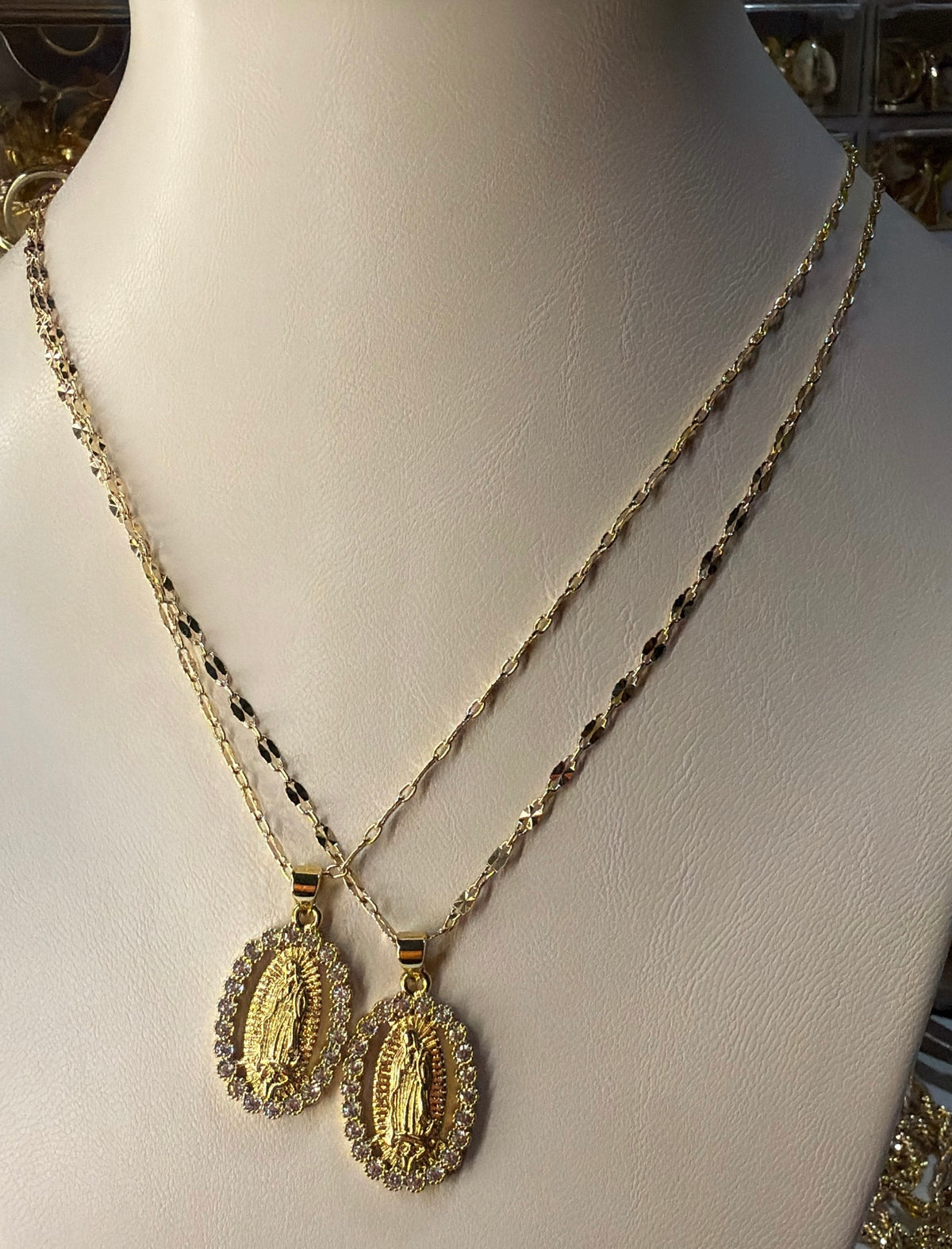 Virgen chain