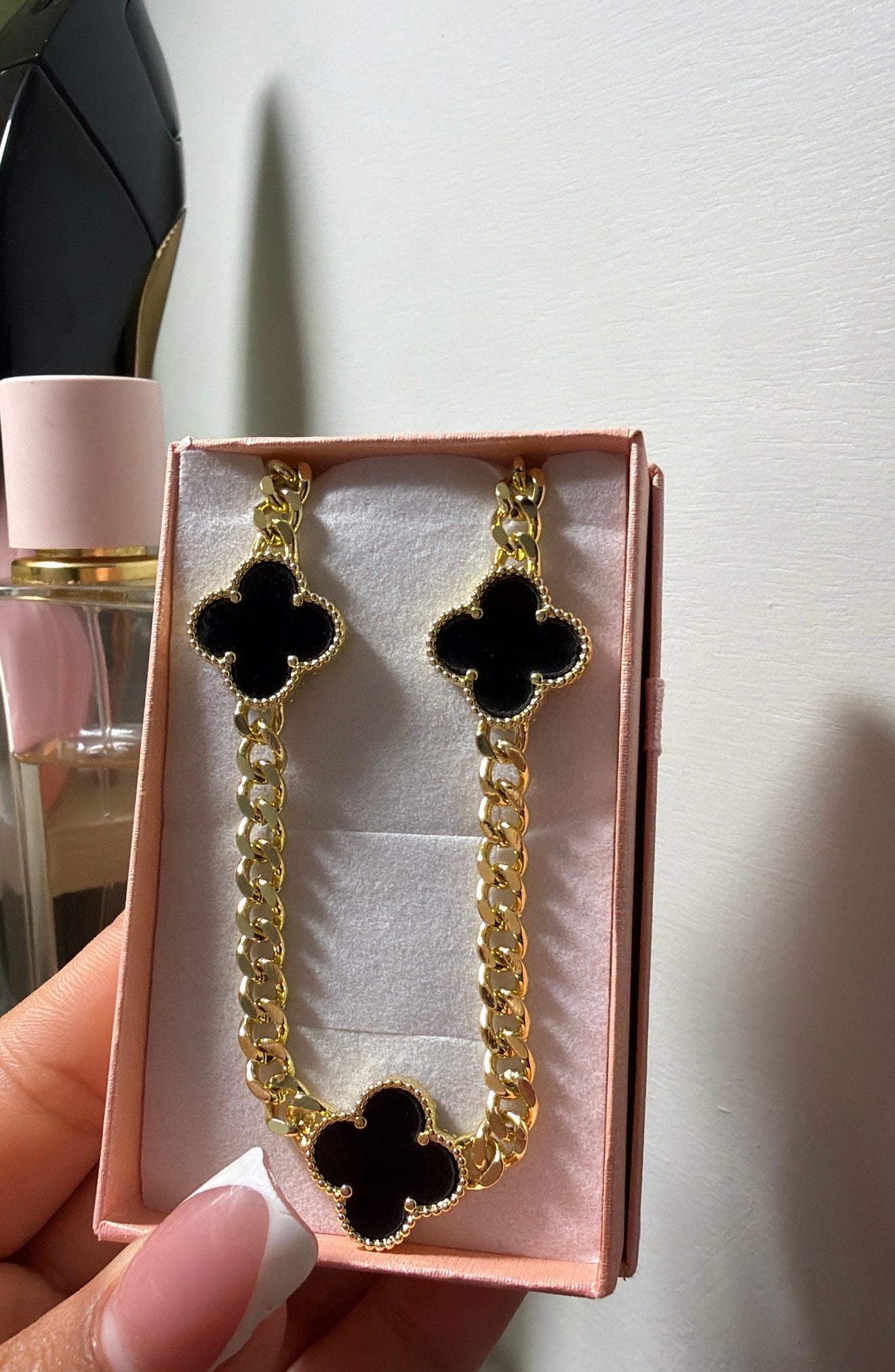 Black suerte chain