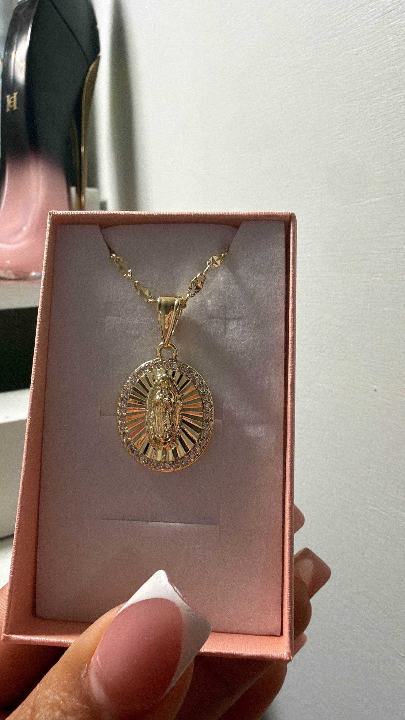 Dainty virgen chain